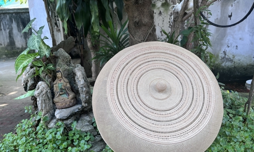 Chuyện về chiếc lồng bàn “siêu thủ công” có giá lên tới 30 triệu đồng