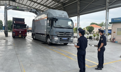 Hải quan gia tăng máy soi ngăn hàng lậu và chất cấm tại các cửa khẩu