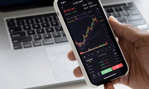 Lập 6 trang web lừa đảo kinh doanh chứng khoán quốc tế