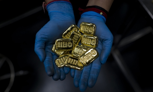 Giá vàng ì ạch nhích lên, “cá mập” SPDR Gold Trust tranh thủ xả hơn 4 tấn vàng