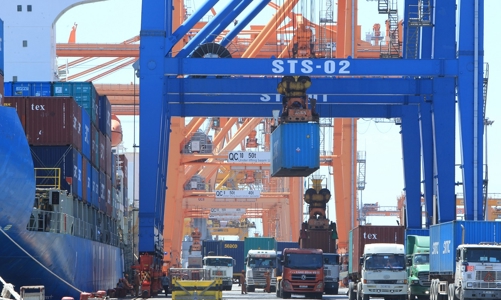 Xuất khẩu tiếp tục thu hẹp đà giảm, thặng dư thương mại đạt trên 16 tỷ USD