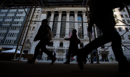 Giới kinh tế học bi quan về kinh tế toàn cầu năm 2024 vì lãi suất cao