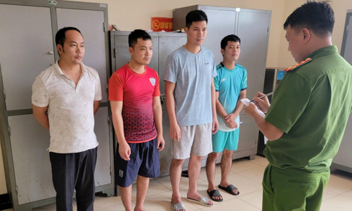 Bắt giữ 5 nhân viên bốc xếp hành lý ký gửi tại Sân bay Nội Bài trộm cắp tài sản