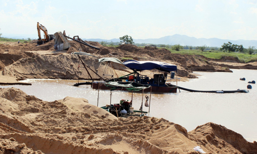 Thủ tướng yêu cầu khẩn trương ban hành quy chuẩn về đường cao tốc, thí điểm sử dụng cát biển 