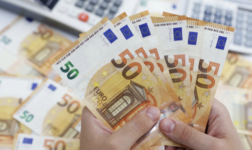 ECB tăng lãi suất lên mức cao chưa từng thấy