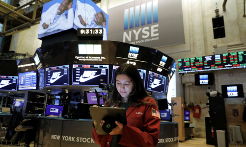 Chứng khoán Mỹ giảm điểm mạnh, giá dầu giữ đà tăng