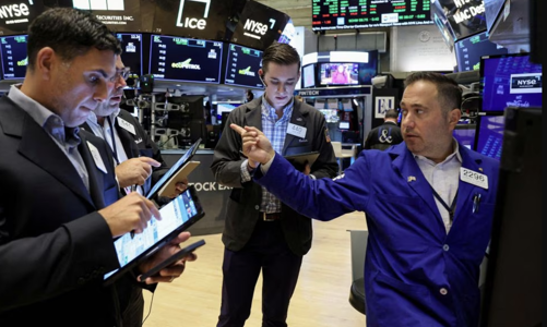 Chứng khoán Mỹ và dầu thô cùng bán tháo sau tín hiệu lãi suất cứng rắn từ Fed