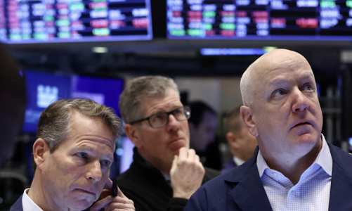 Chứng khoán Mỹ bán tháo vì lãi suất cao ngất ngưởng, Dow Jones “bốc hơi” hơn 400 điểm