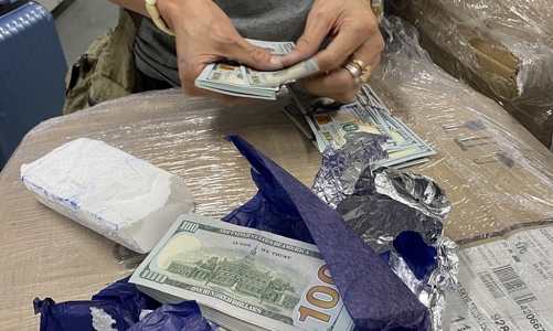 Hải quan tăng thu gần 400 tỷ từ chống buôn lậu và vận chuyển tiền tệ trái phép qua biên giới