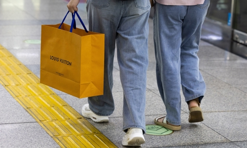 LVMH tăng trưởng chậm lại, hàng xa xỉ toàn cầu hạ nhiệt?