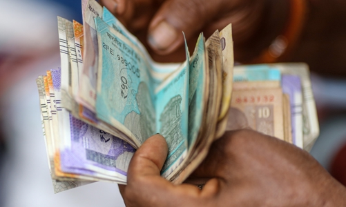 Các ngân hàng trung ương châu Á xoay đủ cách ứng phó với đồng USD mạnh