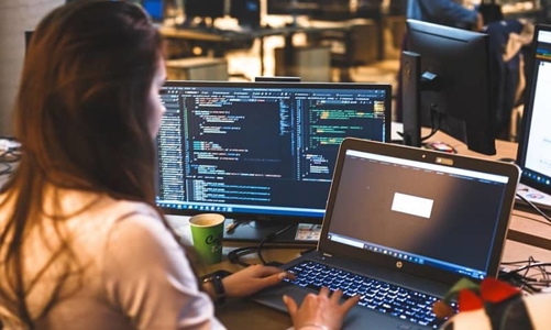 Để không bị trí tuệ nhân tạo thay thế, kỹ sư ra trường phải học thêm BigData, AI và Blokchain