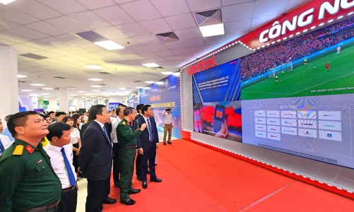 Thanh Hóa nỗ lực chuyển đổi đưa người dân, doanh nghiệp lên không gian số