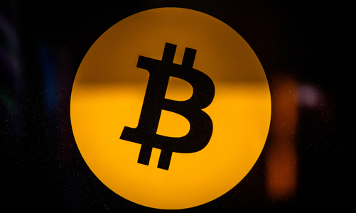 Giá bitcoin tăng vọt lên đỉnh 2 năm rưỡi do kỳ vọng về quỹ ETF