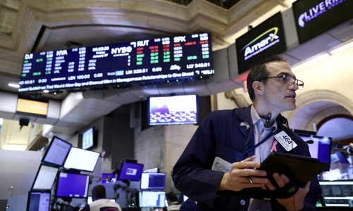 Chứng khoán Mỹ xanh rực phiên đầu tuần, giá dầu “bốc hơi” hơn 3%