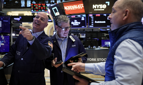 S&P 500 tăng liền 7 phiên, giá dầu “bốc hơi” hơn 4%