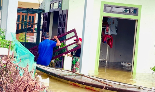 Miền Trung thiệt hại nặng nề do mưa lũ