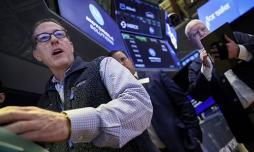 Chứng khoán Mỹ tăng 3 tuần liên tiếp, giá dầu giảm 4 tuần không nghỉ