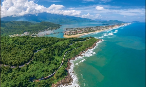 Khai thác đoàn tàu hỏa Huế - Đà Nẵng phục vụ du lịch