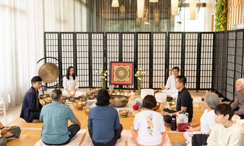 Trải nghiệm trị liệu “tắm âm thanh” thiết kế độc quyền dành cho cư dân Blue Zones