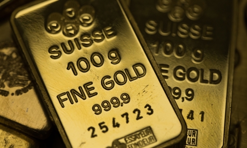 Giá vàng thế giới giữ đà tăng, trong nước vượt xa 72 triệu đồng/lượng