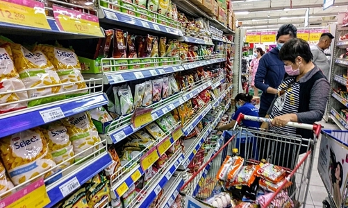 Tiêu 100 đồng cho tiêu dùng nhanh, dân Việt dành tới 21 đồng mua bia