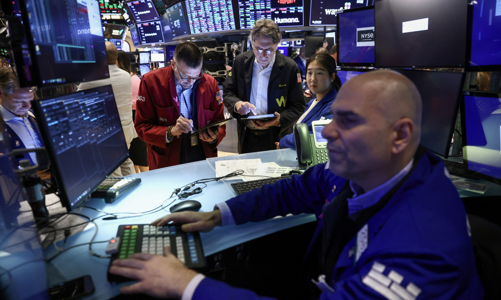 Chứng khoán Mỹ lên cao nhất từ đầu năm dù Chủ tịch Fed cản kỳ vọng giảm lãi suất, giá dầu lao dốc 2,5%
