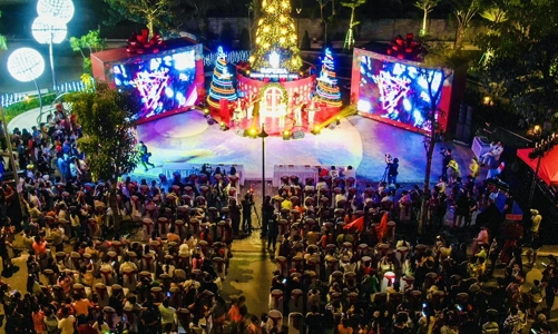 Đại lộ thương mại ở Long An lung linh sắc màu trước thềm Giáng sinh