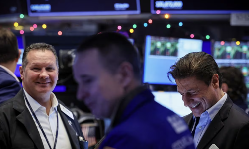 Chứng khoán Mỹ cao nhất từ đầu năm 2022, giá dầu lao dốc 4%