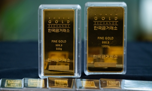 Vàng tiếp tục đi lên nhờ đồng USD giảm giá mạnh