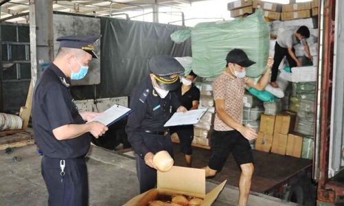 Kinh tế khó khăn, buôn lậu nhức nhối, ngành hải quan bắt giữ hàng hoá vi phạm trị giá hơn 11.500 tỷ đồng