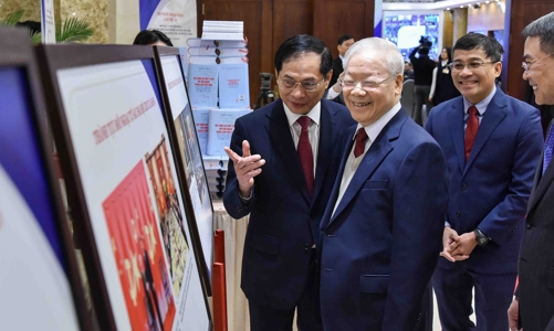 Tổng Bí thư: Tiếp tục đổi mới, phát triển nền ngoại giao mang đậm bản sắc 