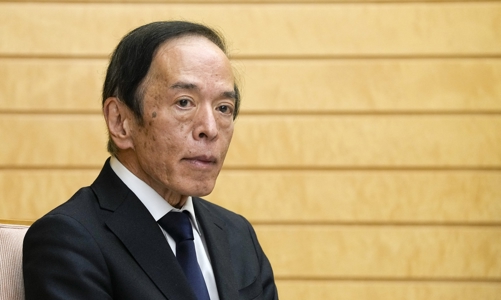 Thống đốc BOJ tránh đề cập đến việc tăng lãi suất, đồng yên rớt giá mạnh