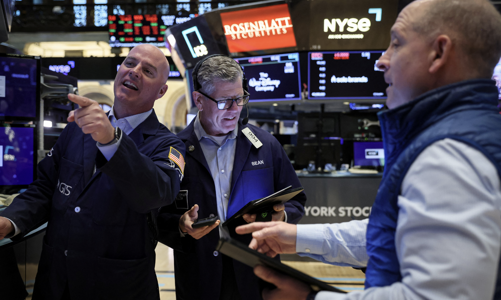 Chứng khoán Mỹ bật tăng mạnh, giá dầu giảm vì một thành viên OPEC rời nhóm