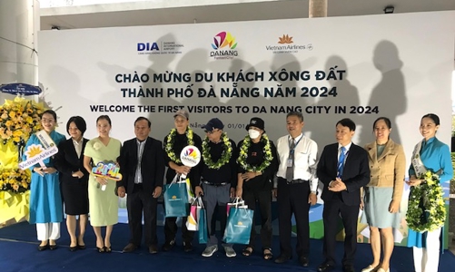 Đà Nẵng tấp nập đón du khách “xông đất” qua đường hàng không