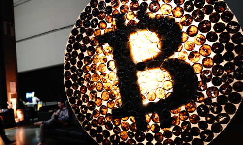 So lợi nhuận đầu tư vàng, bitcoin và chứng khoán