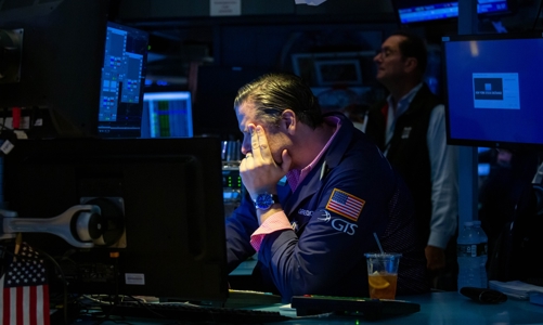 Chứng khoán Mỹ và giá dầu đồng loạt giảm trong lúc đợi báo cáo việc làm