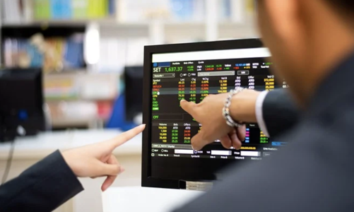 Tự doanh vào tiền mạnh, gom ròng 800 tỷ tuần qua, mua toàn chứng khoán, bất động sản