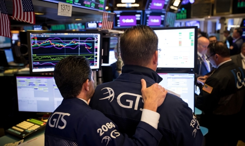 Chứng khoán Mỹ xanh rực, giá dầu lao dốc 4% sau động thái của Saudi Arabia