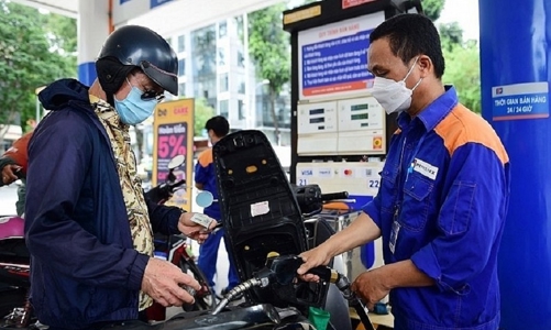 Giá xăng dầu trong nước biến động theo thế giới