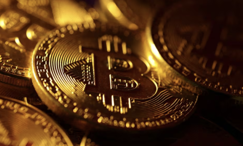 Các quỹ ETF bitcoin giao ngay hút gần 5 tỷ USD trong ngày chào sàn