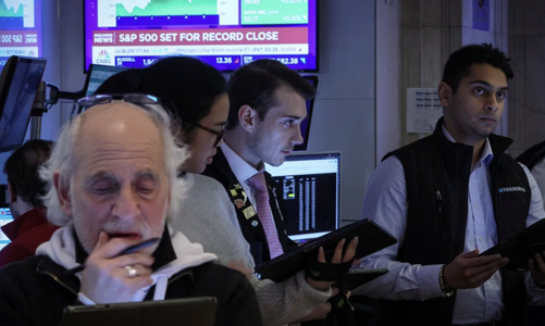 Chứng khoán Mỹ “xanh” 5 phiên liên tiếp, giá dầu tăng 1% vì sản lượng của Mỹ giảm