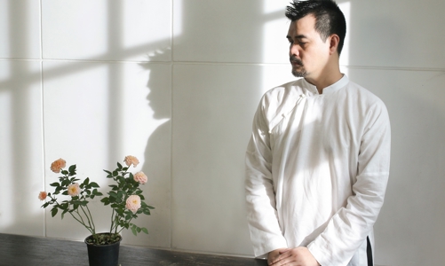 Áo dài nam giới: Hành trình trở lại