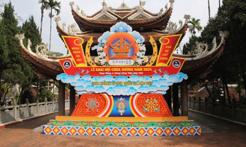 Lễ hội Chùa Hương Xuân Giáp Thìn: Đổi mới tổ chức, siết chặt quản lý các dịch vụ 