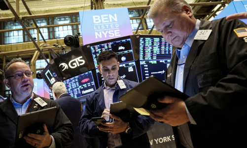 Chứng khoán Mỹ và giá dầu cùng tăng, dù nhà đầu tư mất hy vọng lãi suất sớm giảm