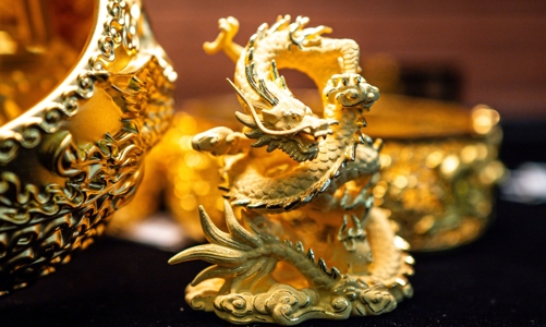 Giá vàng thế giới đương đầu áp lực giảm, thấp hơn trong nước 19 triệu đồng/lượng