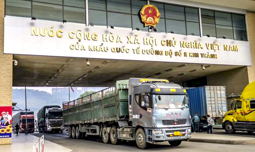 Nhộn nhịp thông quan cửa khẩu phía Bắc sau Tết Nguyên đán