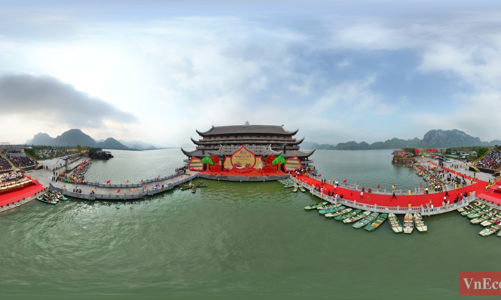 [Phóng sự ảnh]: Hàng vạn du khách đổ về chùa Tam Chúc ngày khai hội