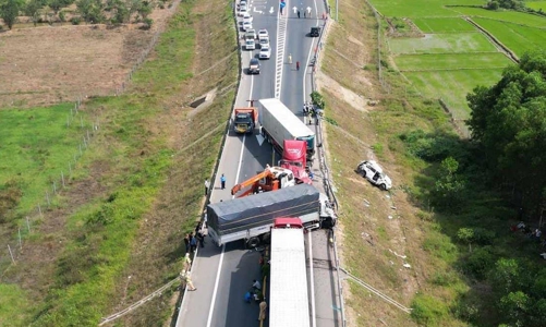 Vụ tai nạn trên cao tốc Cam Lộ - La Sơn lộ rõ nhiều mối nguy, lãng phí khi đầu tư cao tốc phân kỳ