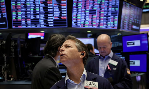 Chứng khoán Mỹ “rón rén” đi lên sau tín hiệu lãi suất Fed, giá dầu tăng do căng thẳng Trung Đông